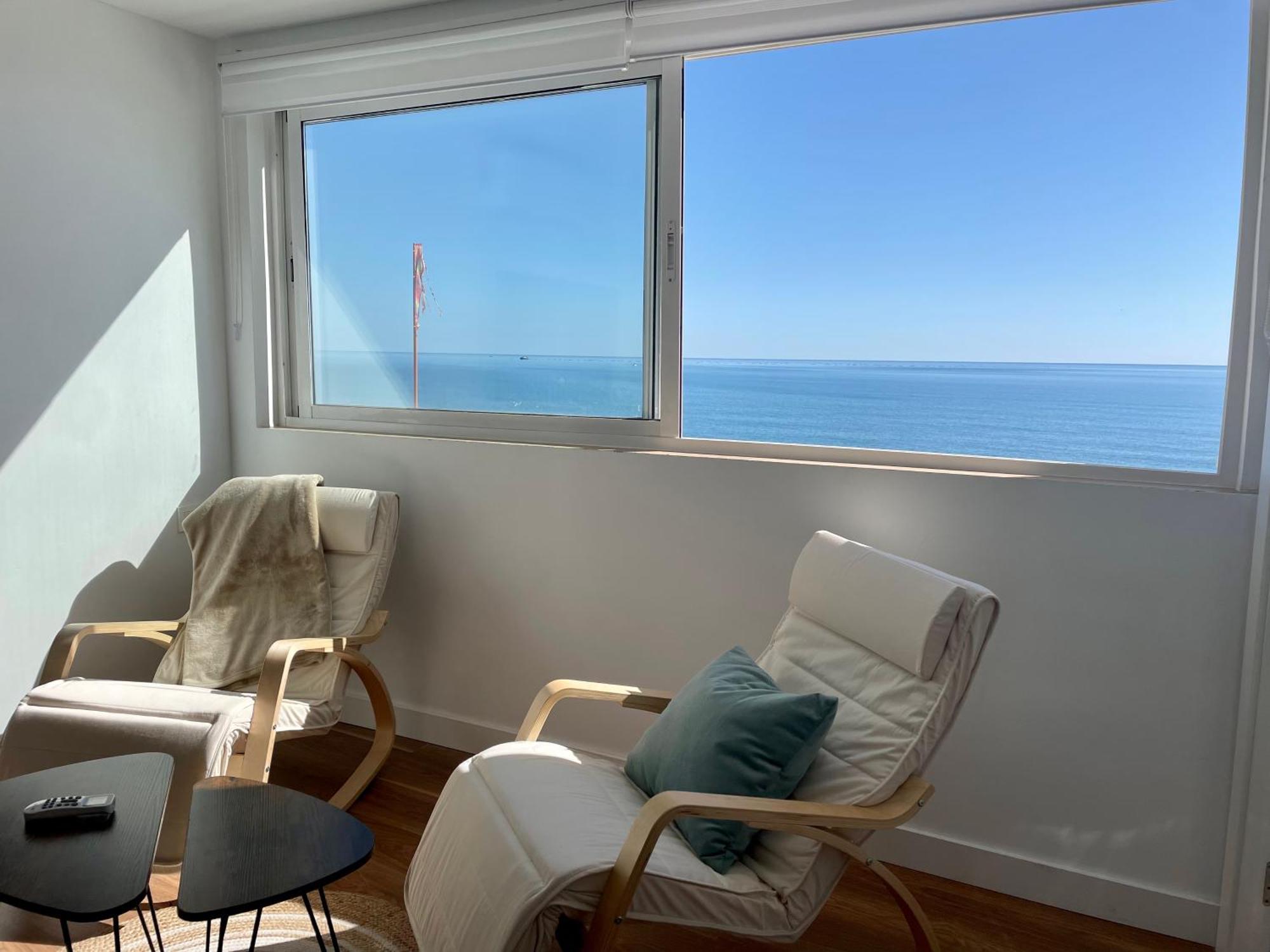 Apartamento Calma Carihuela Beach - 10 Metros De La Playa Torremolinos Exteriör bild