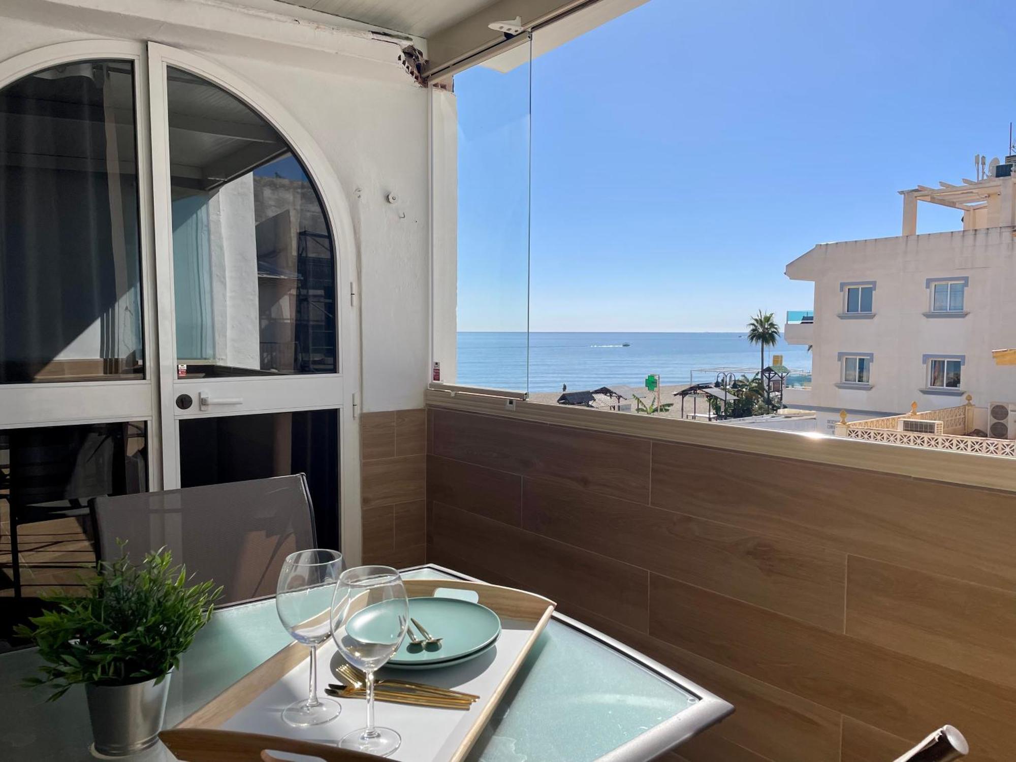 Apartamento Calma Carihuela Beach - 10 Metros De La Playa Torremolinos Exteriör bild