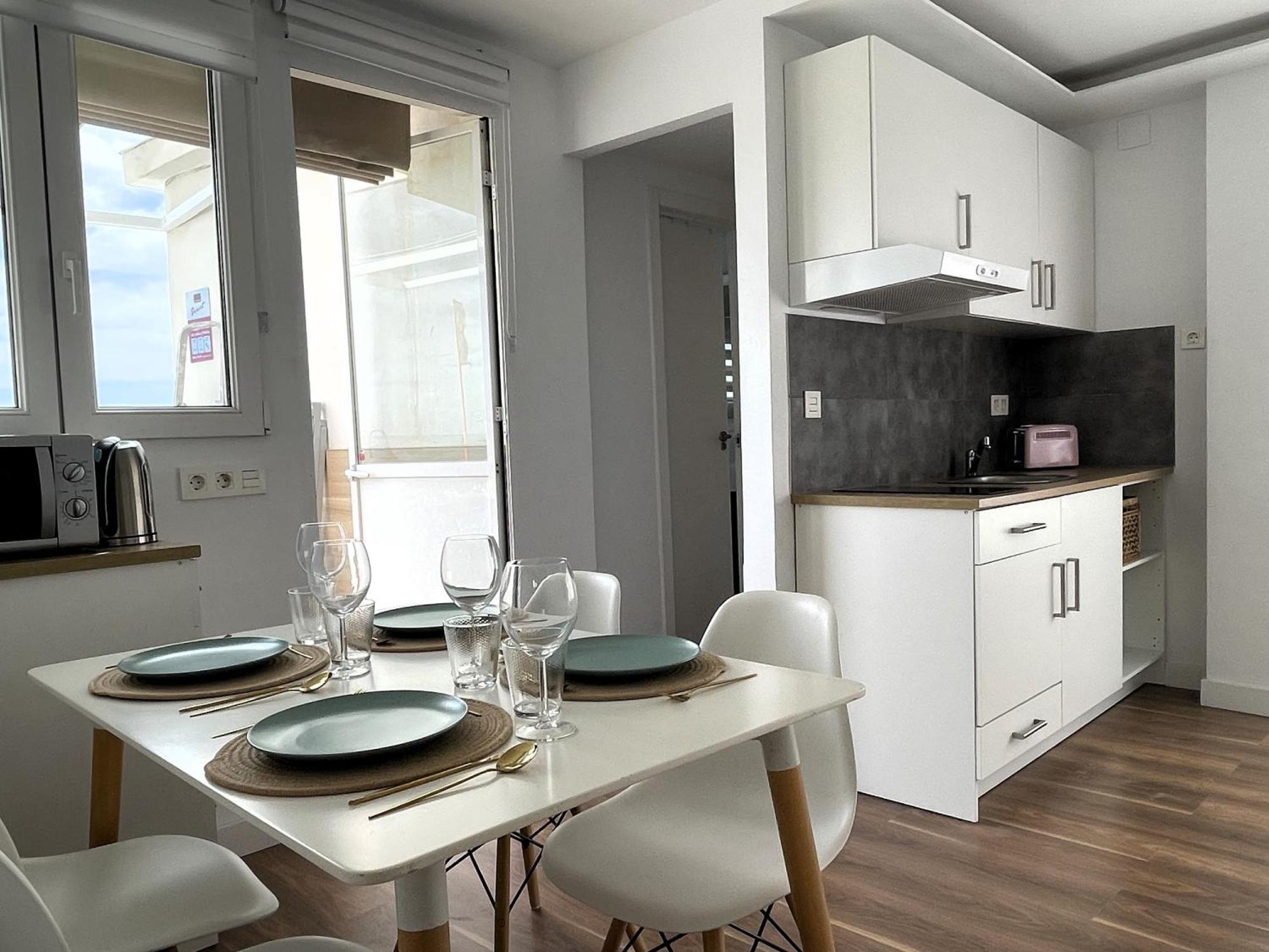 Apartamento Calma Carihuela Beach - 10 Metros De La Playa Torremolinos Exteriör bild
