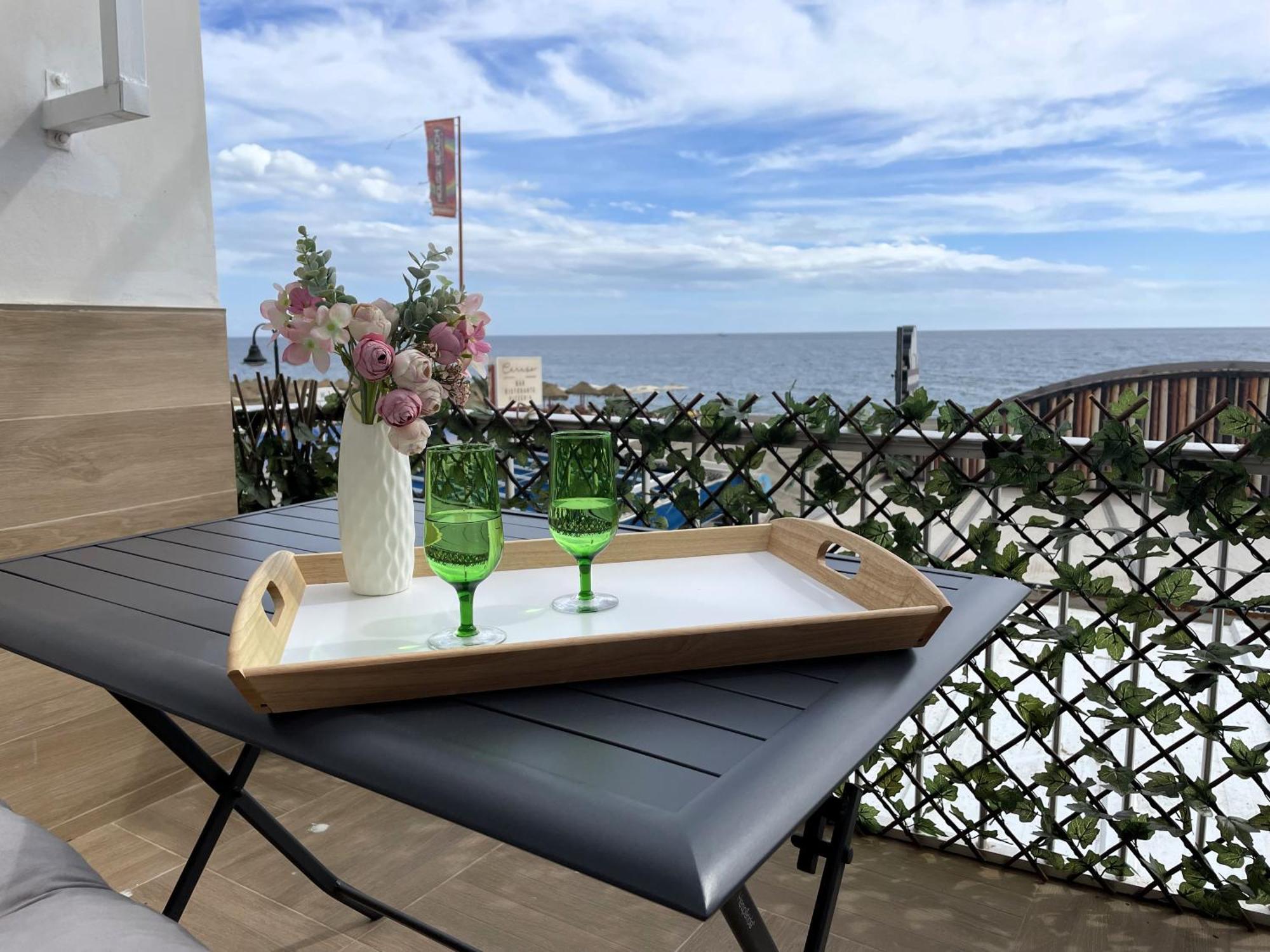 Apartamento Calma Carihuela Beach - 10 Metros De La Playa Torremolinos Exteriör bild